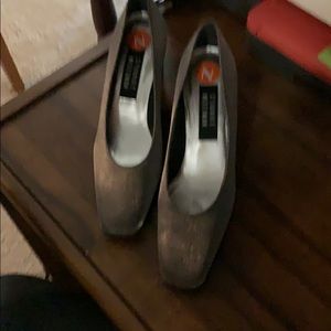 Block heel Pump Sateen fabric 7.5 Narrow